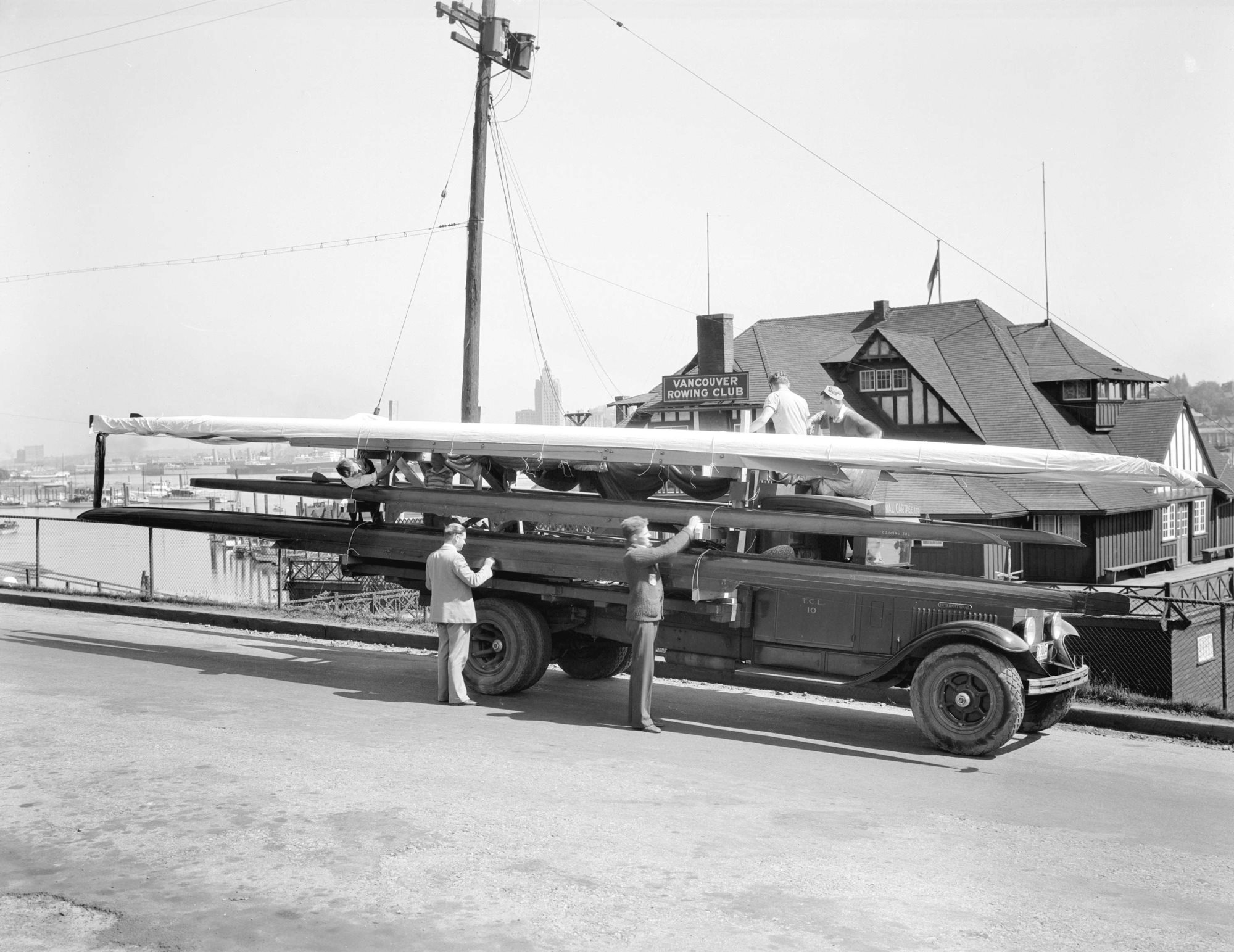 1931-boat-loading